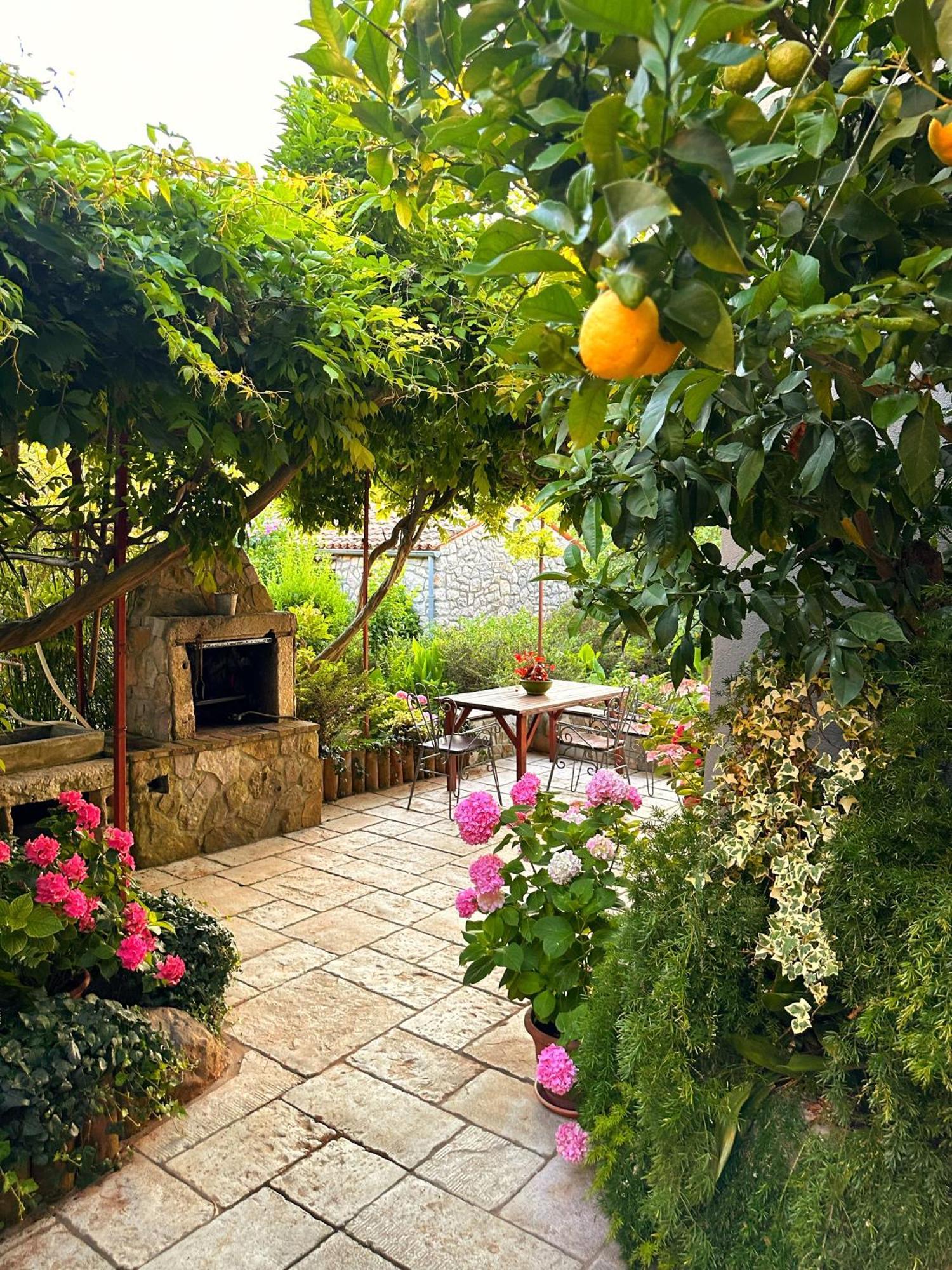Apartments Cvita Veli Losinj Exterior photo